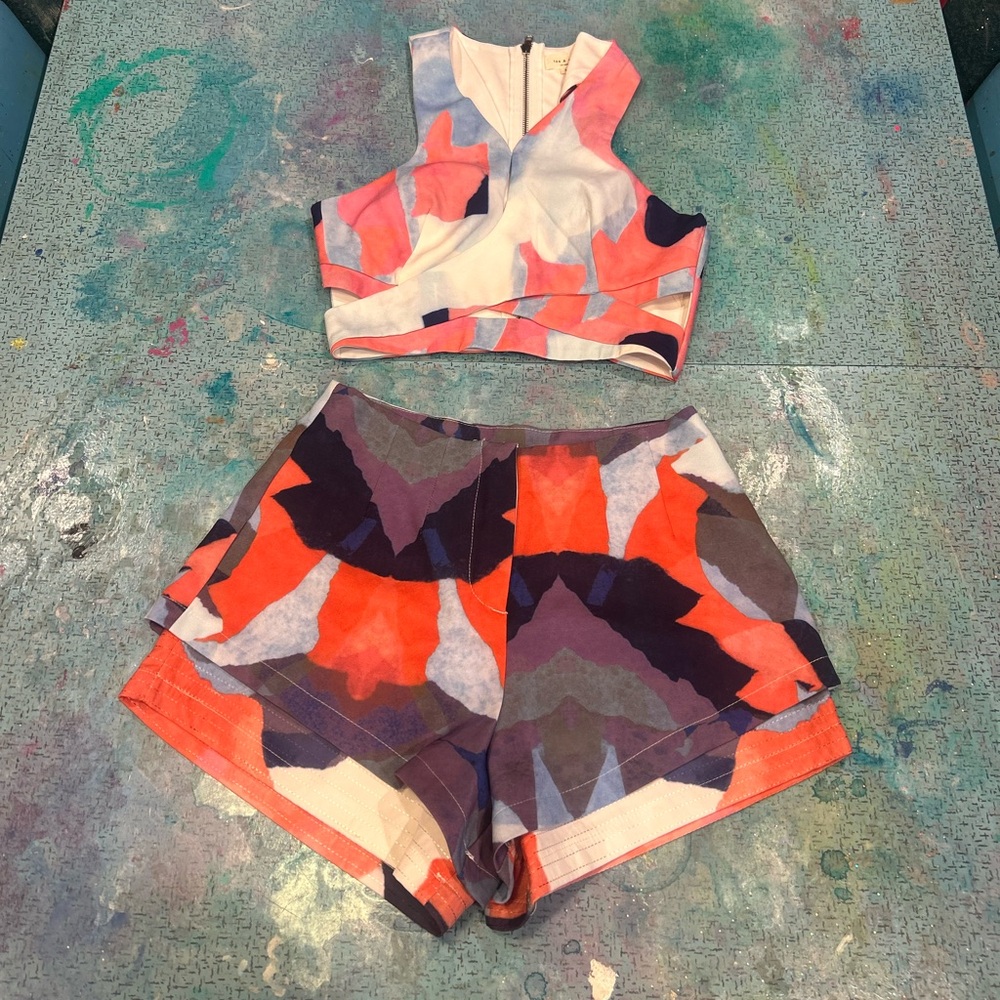 Modern Abstract Short Set